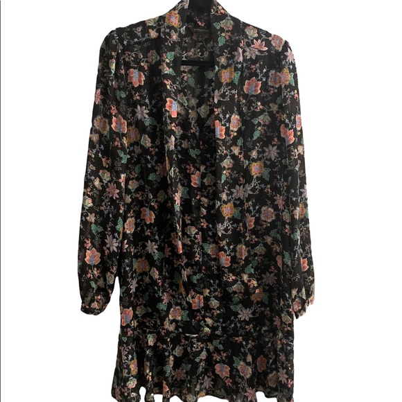 Banana Republic Dresses & Skirts - Banana Republic floral dress - L can be worn for work or casual.